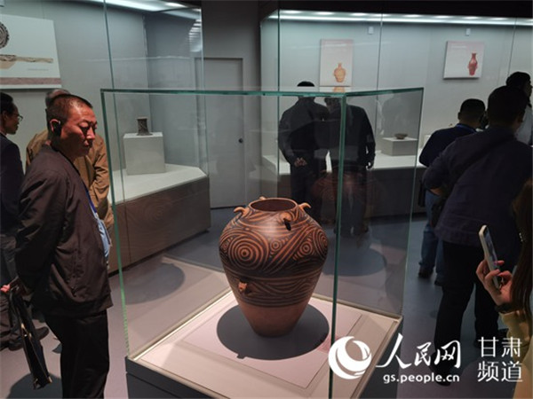 马家窑文化学术报告会暨彩陶珍品展在临夏州举行